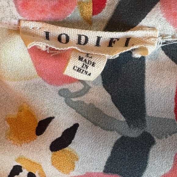 JODIFL Floral Print Top with V-Neck Size Largr - Picture 2 of 3